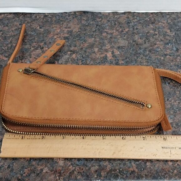 Free People Vegan Wallet...NEW - Picture 6 of 8